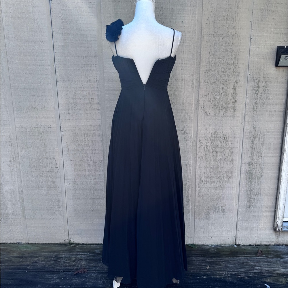 Betsy & Adam Elegant Black Chiffon Gown w Chiffon Rose Accents - Picture 4 of 7